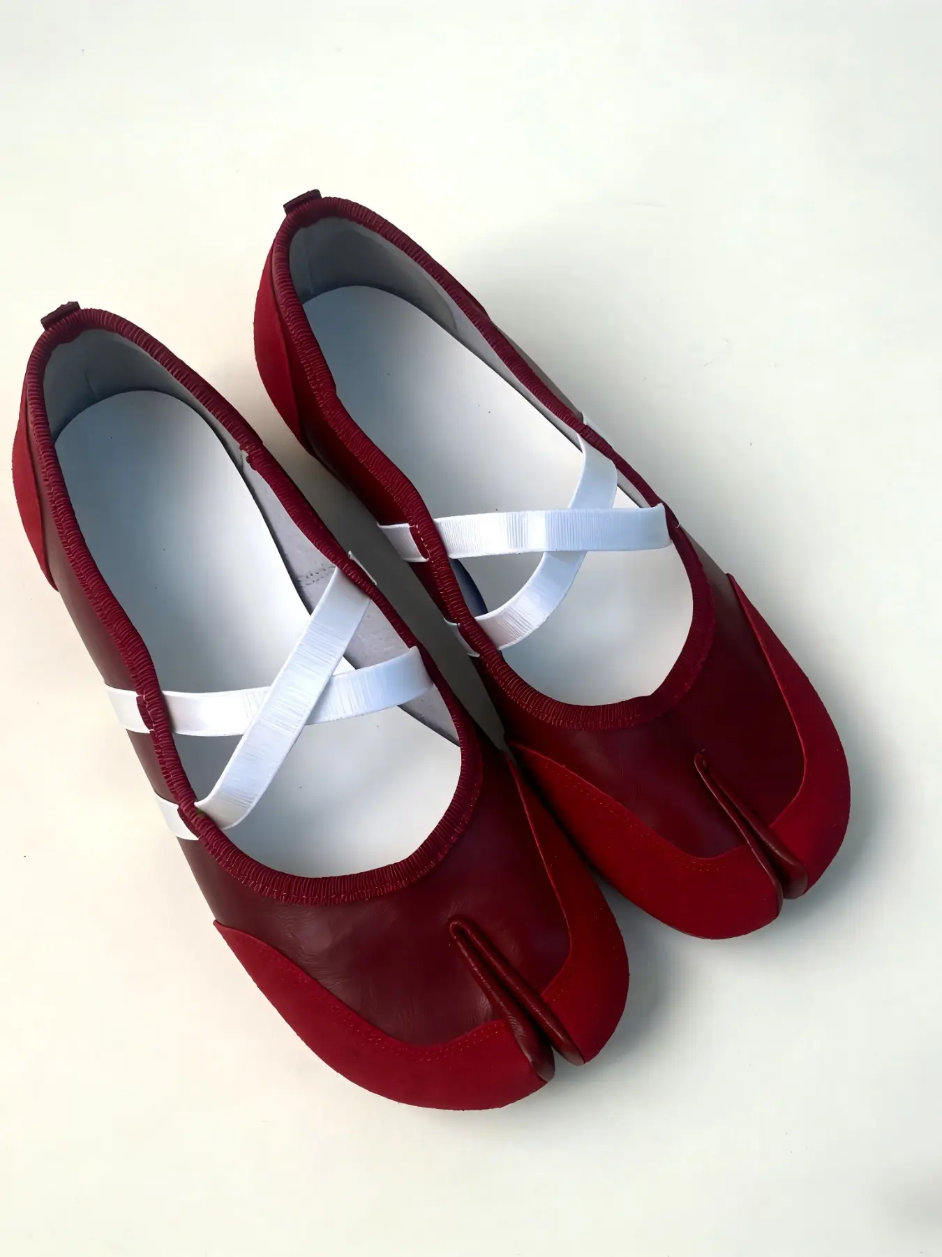 Women's Split-Toe Pig Foot Shoes, 2026 New French Style Cross Strap Flat Ballet Mary Jane, Comfortable Casual Shoes for Travel and Running