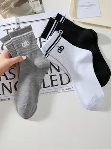 Men's High-Top Letter Street Style Crew Socks, Comfortable Soft Breathable Running Socks, Casual Sports Basketball Socks for All Seasons