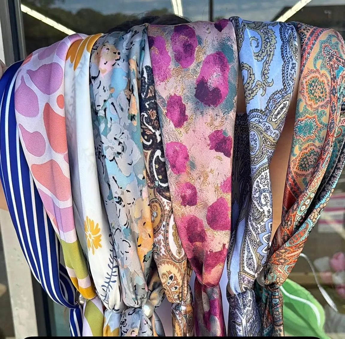 Magnetic Pearl Closure Scarf