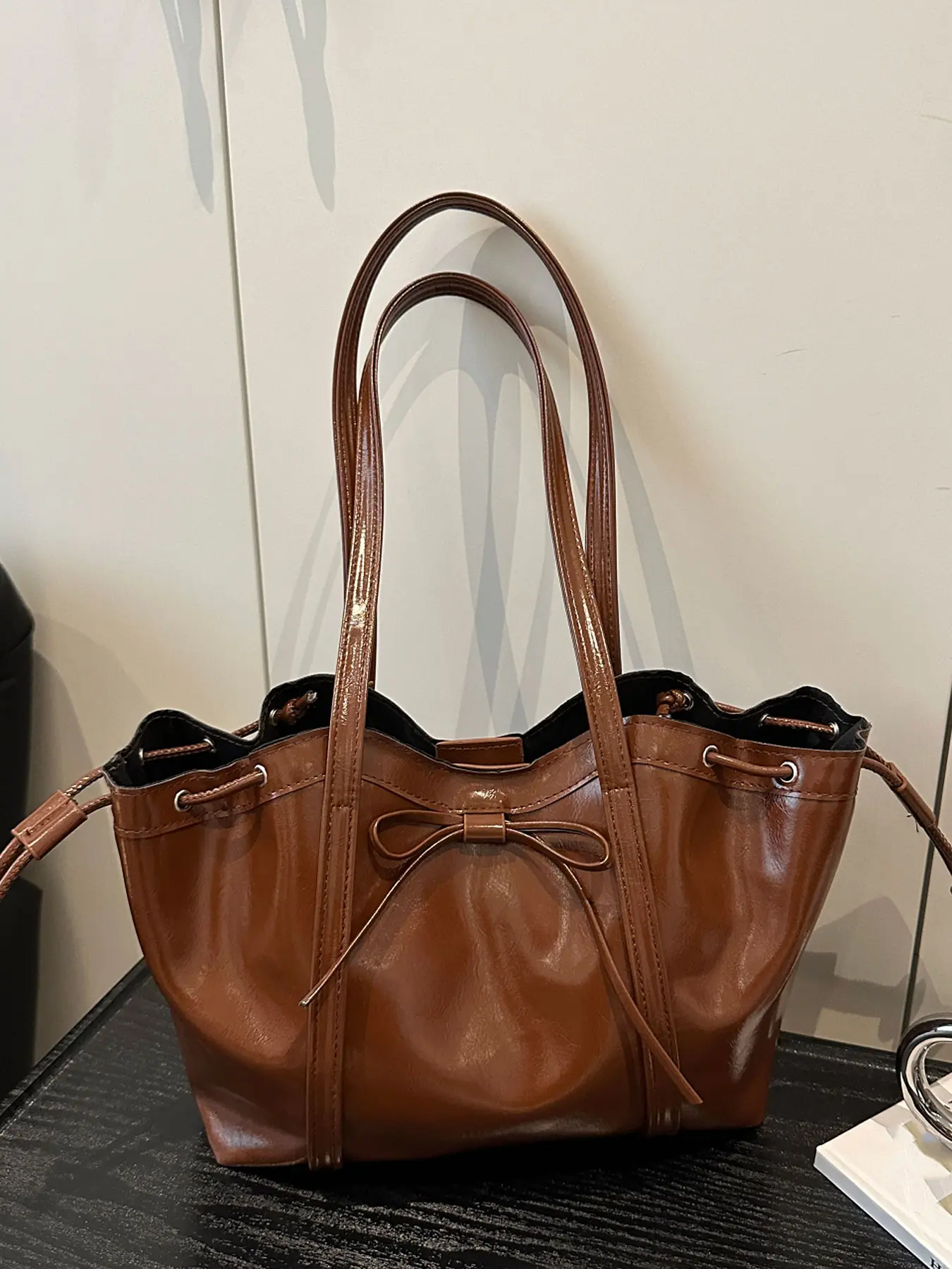 Fashionable large capacity solid color bow versatile shoulder bag, simple texture daily tote bag, niche design retro elegant handbag, suitable for shopping, commuting, work, dating, attending parties, daily outings, Handheld Shoulder Bag