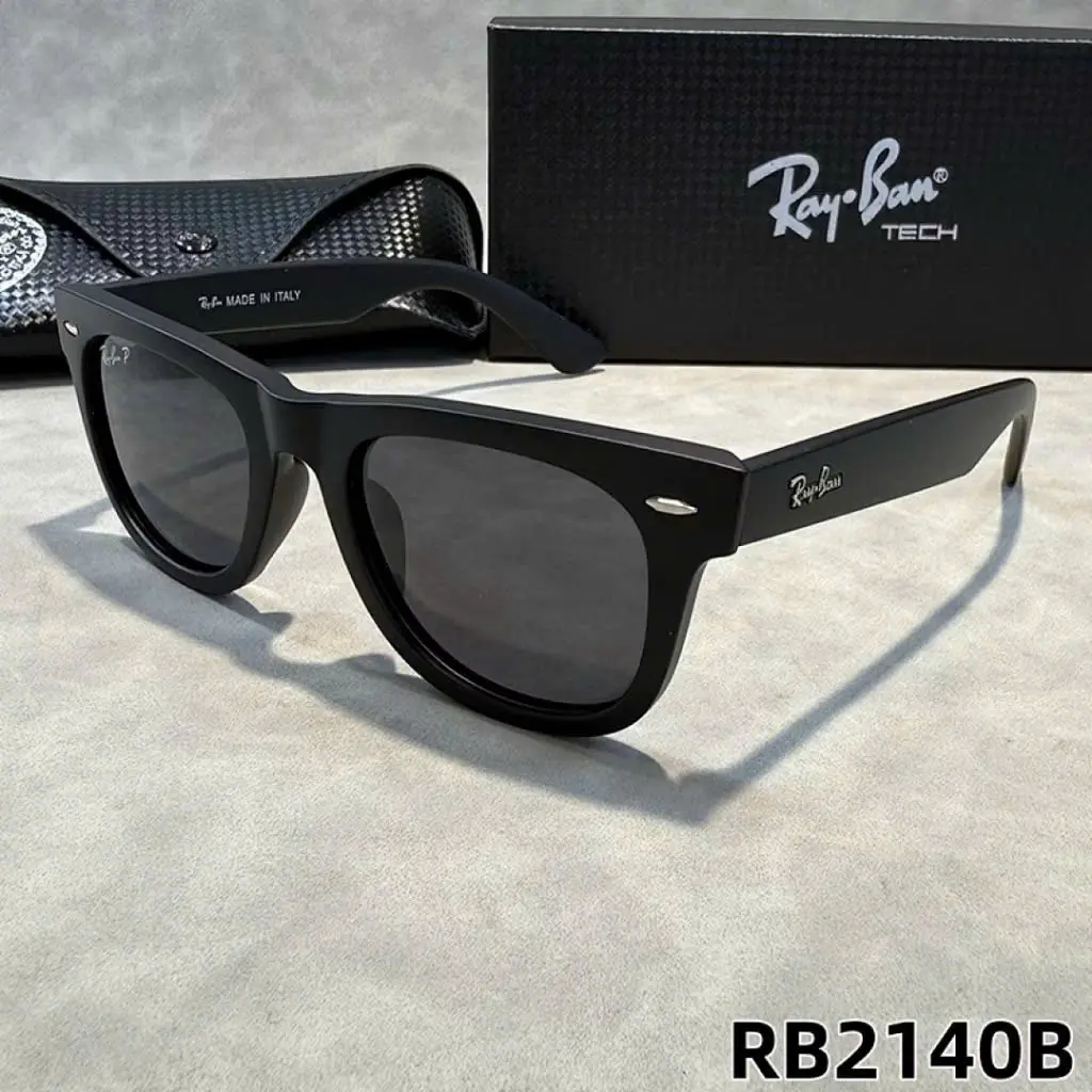 RAY-BAN Black Square Lens Sunglasses with a Classic Design