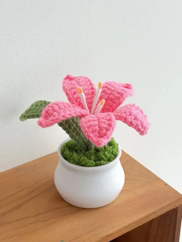 Hand-woven lily flower pot, exquisite crochet flower pot, Mother's Day gift