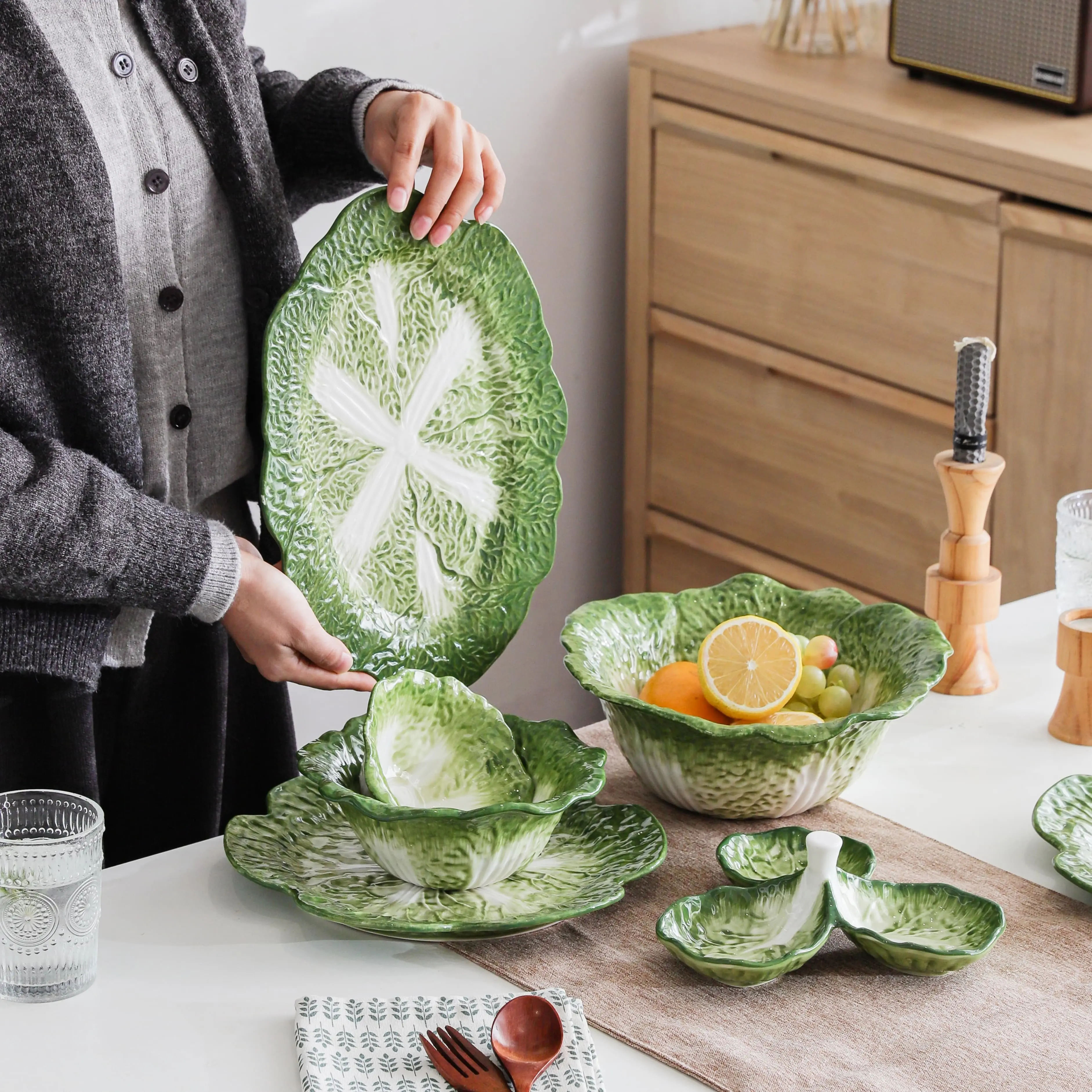 HongDian Green Cabbage Ceramic Bowls Plates, Creative Hand Painted Dinnerware, 2 Pack Plates, 5/7.5/10 in 200/580/1500 ml, Premium Ceramic, Mom Baby Friendly, Home Party Gift, Underglaze, Microwave Oven Dishwasher Sterilizer Safe, Salad Soup Fruit Dessert