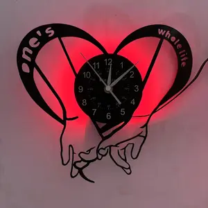 Heart-Shaped Hand-In-Hand Vinyl Wall Clock, Silent LED Display, Perfect Gift for Valentine's Day & Anniversaries, Vintage Home Decor