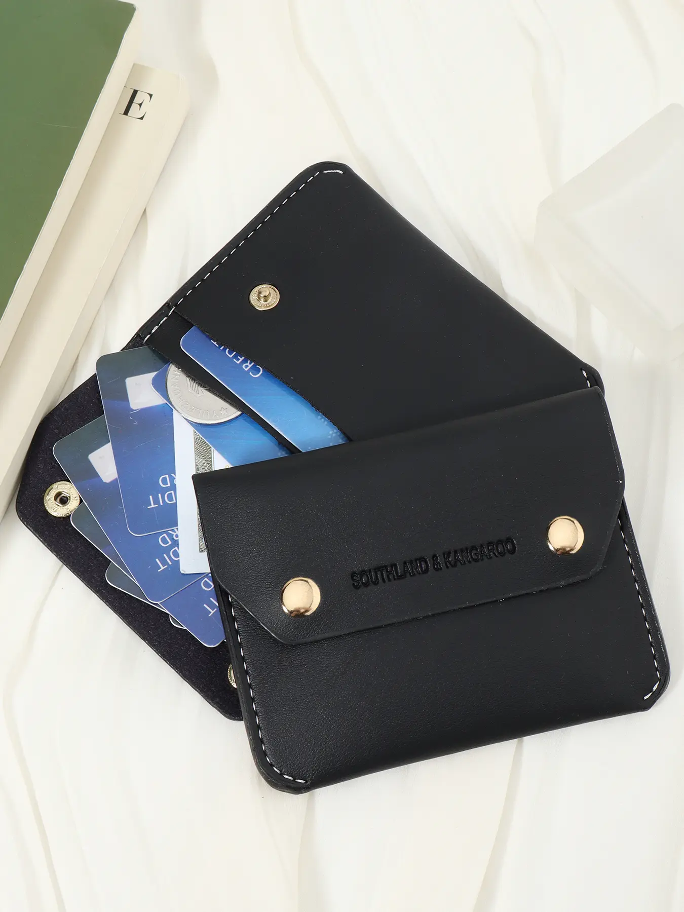 The new minimalist card holder buckle is ultra-thin, lightweight, and portable, with cash, ID cards, credit cards, coin pockets, and wallets. It is lightweight and compact, suitable for carrying around Money Organizer Wallet Cards Storage