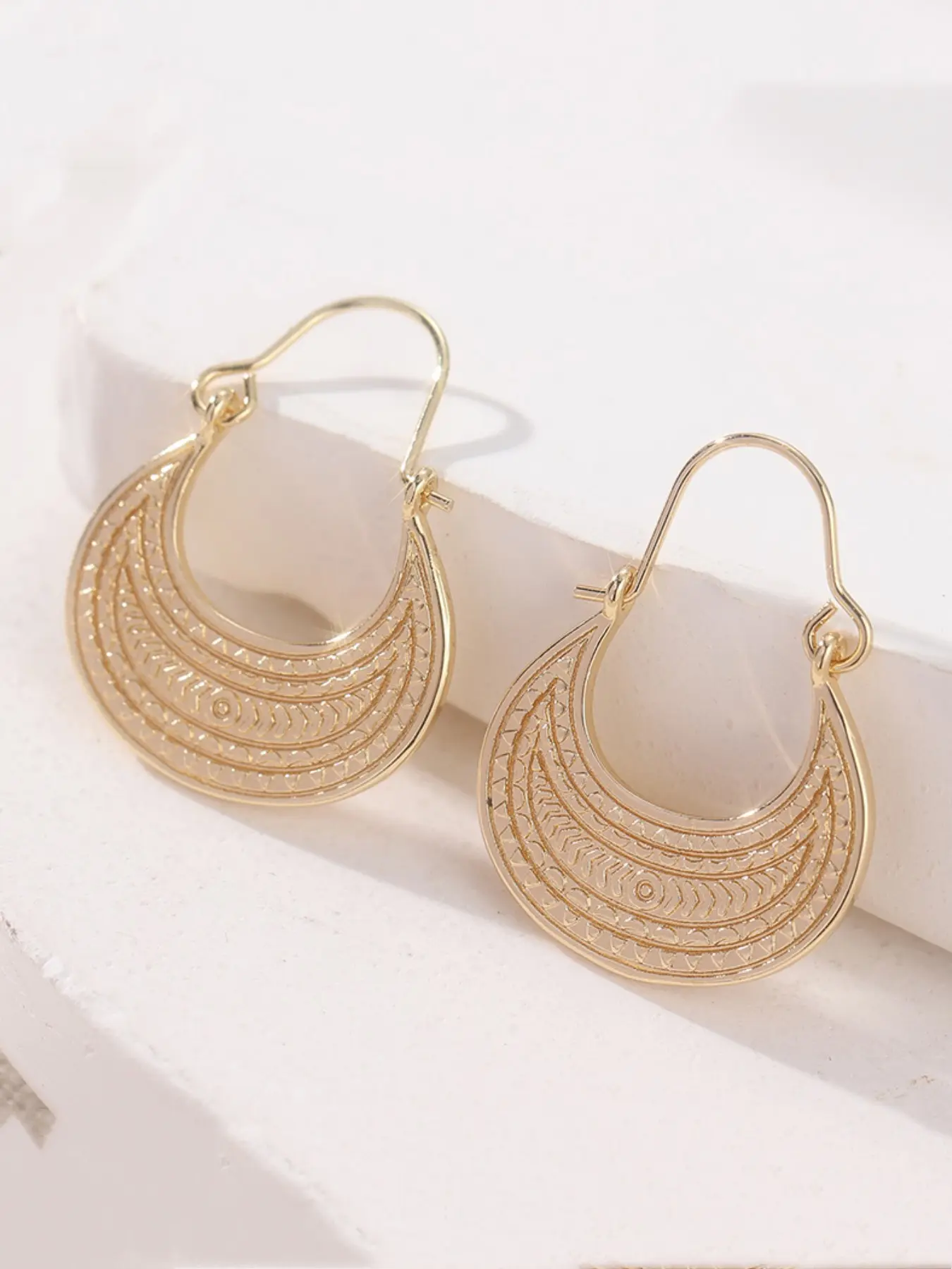1 Pair of Semi-circular Copper Earrings, Stylish Jewelry, in Retro & Elegant Style, Hand-carved with Fine Texture Patterns By Skilled Artisans, Perfect for Daily & Vacation Wear, Gift for Her, Elegant Minimalist Earrings