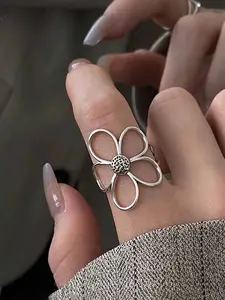 Vintage Daisy Stainless Steel Ring, Adjustable Open Design, Sweet Floral Pattern, Perfect Valentine's Gift, Elegant Daily Accessory, Vintage Rings