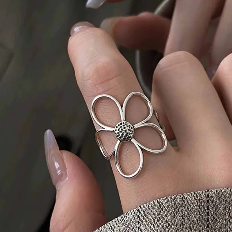 Vintage Daisy Stainless Steel Ring, Flower Rings, Adjustable Open Design, Sweet Floral Pattern, Perfect Valentine's Gift, Elegant Daily Accessory