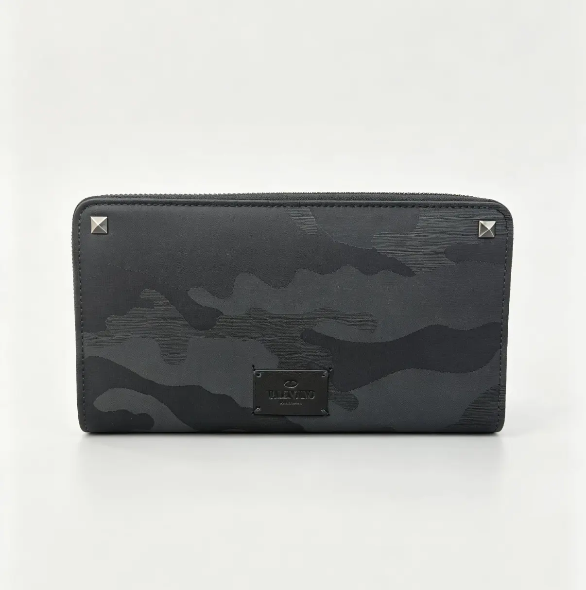 Pre-owned Valentino Rockstud Zip Wallet