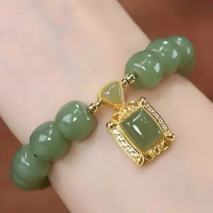 Elegant green jade bead bracelet with jade pendant - a versatile fashion accessory for women, suitable for daily wear and special occasions