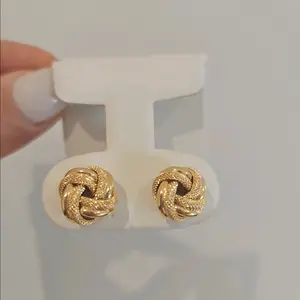 Knot earrings