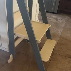 Walsunny Foldable Toddler Tower, Firm Kid Kitchen Step Stool, Child Montessori Standing Tower with 3 Adjustable Heights, Suitable Age for 1.5-6 Years, Grey