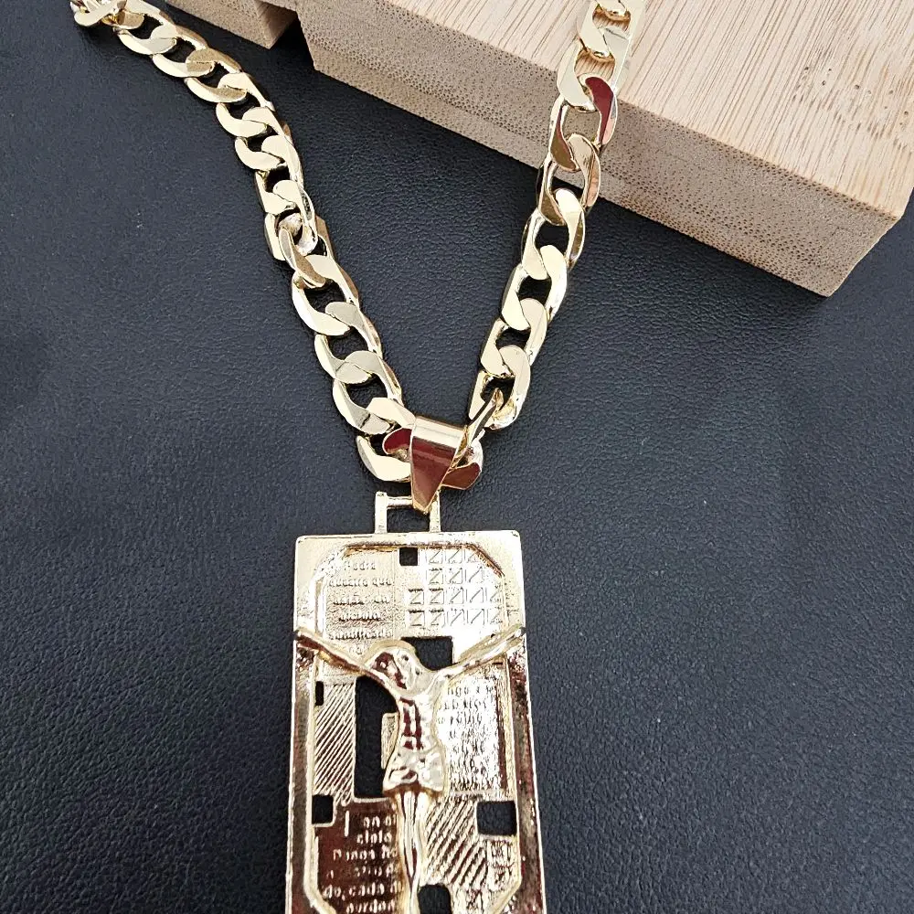 (AAA22)  CRIST PENDANT AND CHAIN 24 INCHES. 14kgoldplated