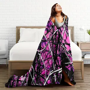 Cozy Pink Camo Flannel Throw Blanket - Super Soft Plush for Home Decor, 280gsm, Full-Color Printing, Anti-Pilling, Perfect for Sofa or Bed, Women & Girls, Contemporary Style