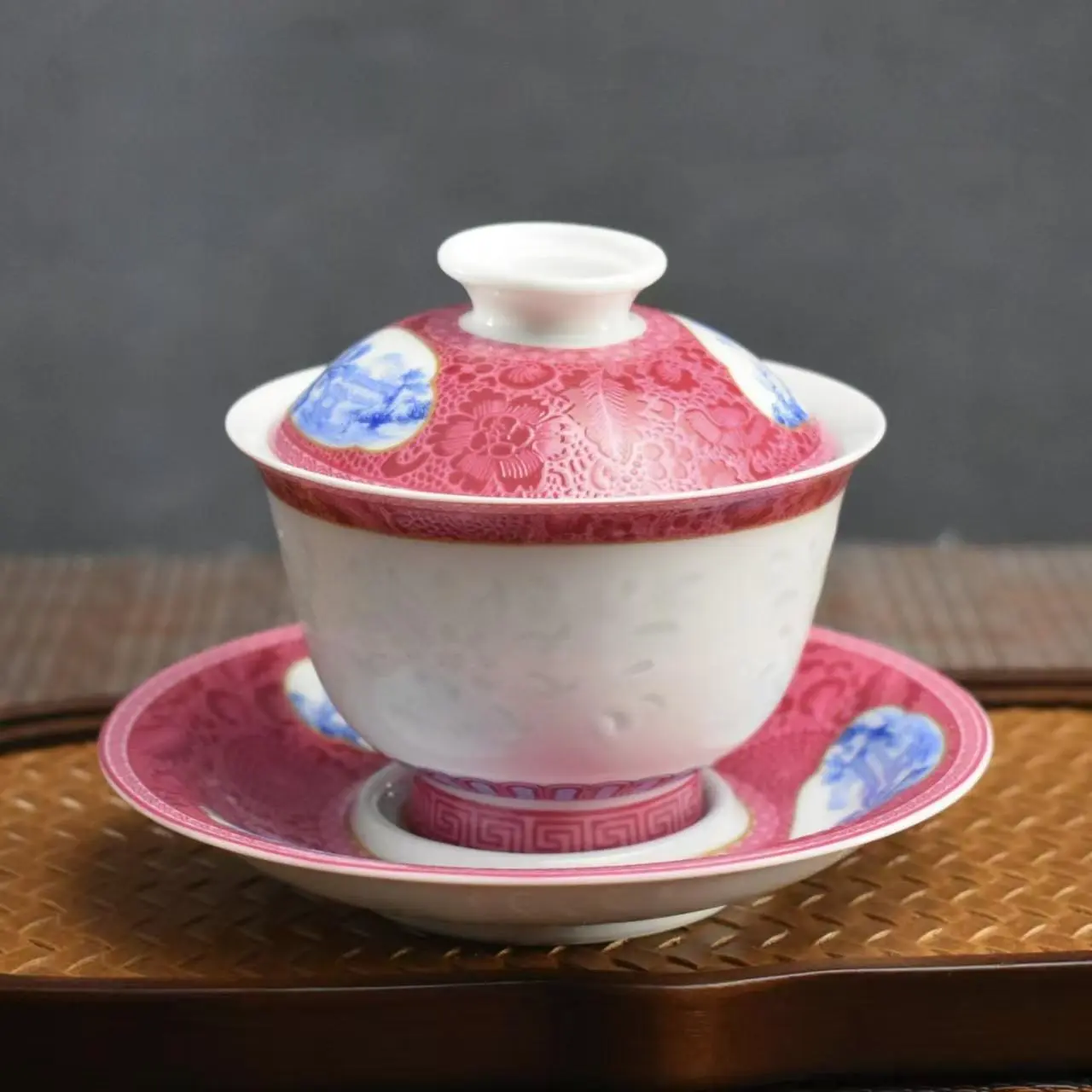 Carmine-red window, blue-and-white porcelain, delicate water-pearl design, three-tiered covered bowl SpringStatements Tea Saucer