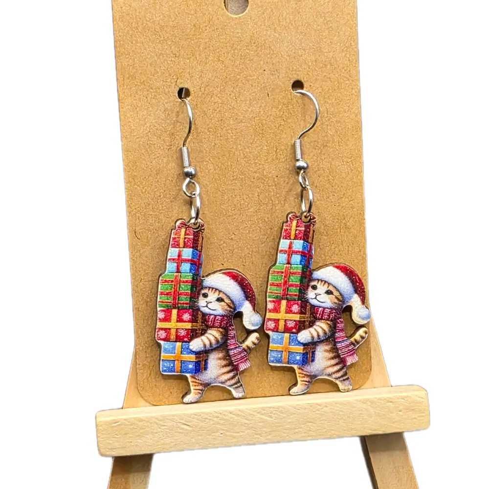 Unisex Small Christmas Kitten Animal Hook Earrings - Single Pair Casual Costume Jewelry for Cat Lovers’ Festive Holiday Outfits, Woody, Choking Hazard Is A Small Ball