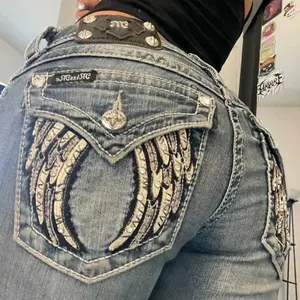 Women's Wing Embroidery Flare Jeans, Mid Rise Light Wash Bootcut Denim Pants, Vintage Western Rhinestone Pocket Trousers, Distressed Retro Cowgirl Style Bottoms for Country Concerts, Daily Casual Wear and Western-Themed Outings