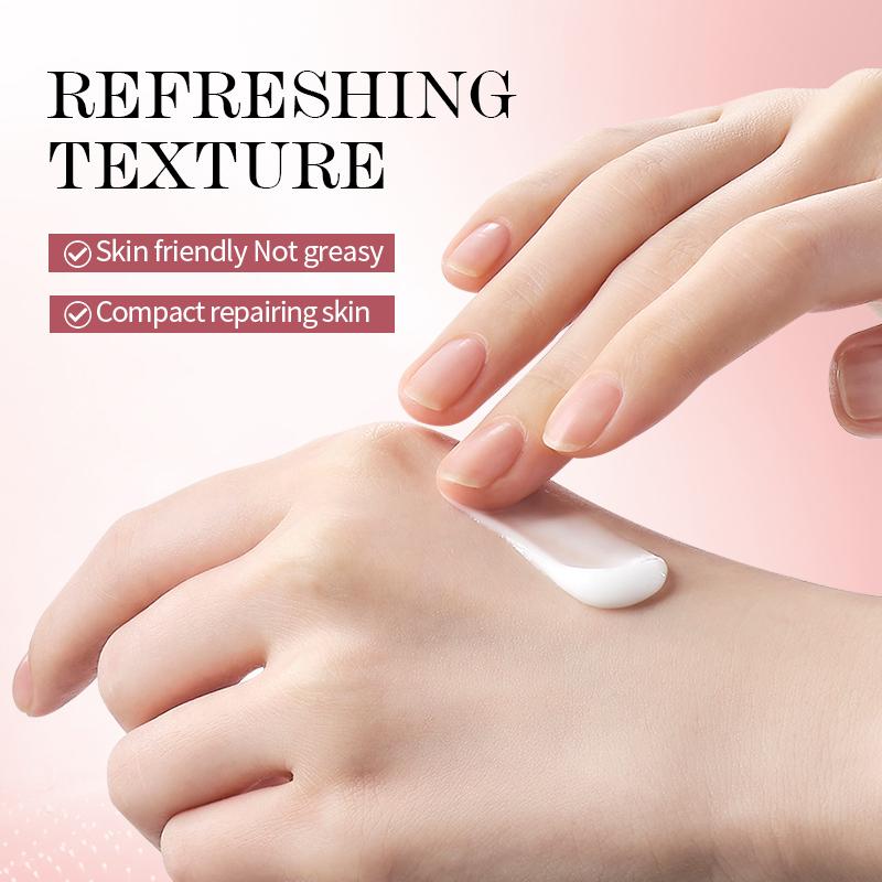 Advanced Sculpting Face Cream for Visibly Lifted, Tightened & Defined Skin. This rich formula supports natural resilience, helping to refine facial contours while keeping skin soft, supple, and glowing with renewed vitality.