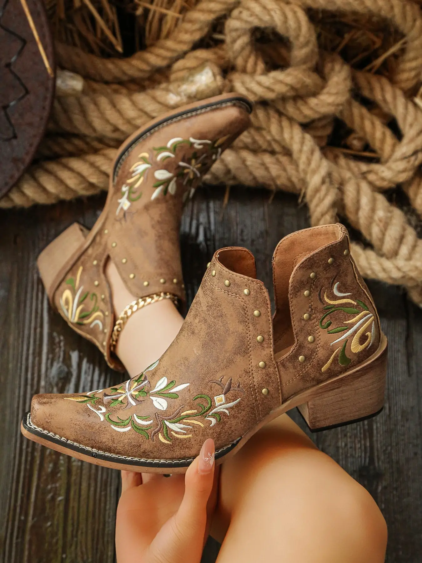 Women's Chelsea Western Cowboy Short Boots, Boho Style, PU Leather, Eyelet Embroidery, Pointed Toe, Flatform Heel, All Seasons, Embroidered Boots