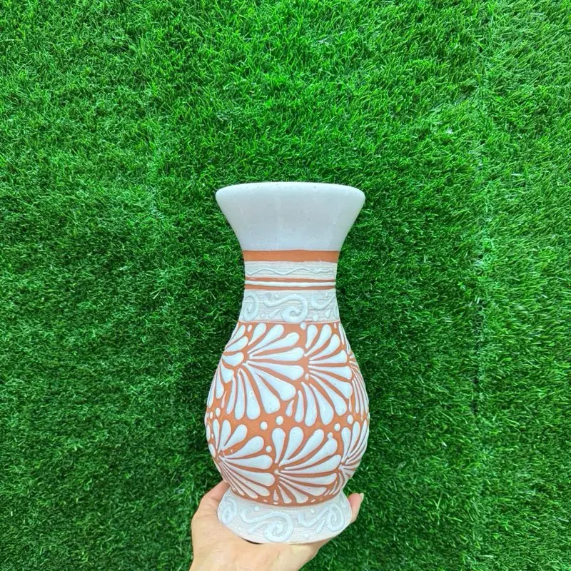 Vase Relieve color Terracota Blanco Concha Ondulado Sets 9.5In.