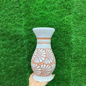 Vase Relieve color Terracota Blanco Concha Ondulado Sets 9.5In.
