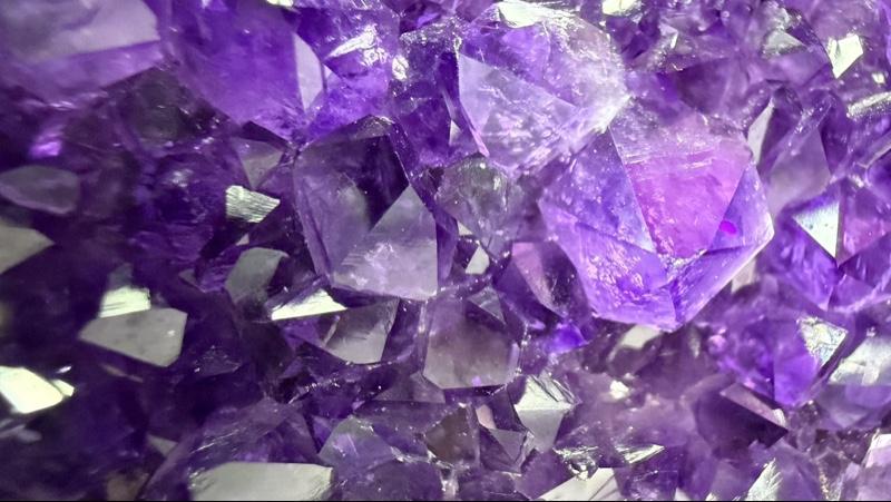 Natural 1kg+ Brazilian Amethyst Geode Cluster - Self-Standing Deep Purple Quartz Specimen (5") crystals for sale