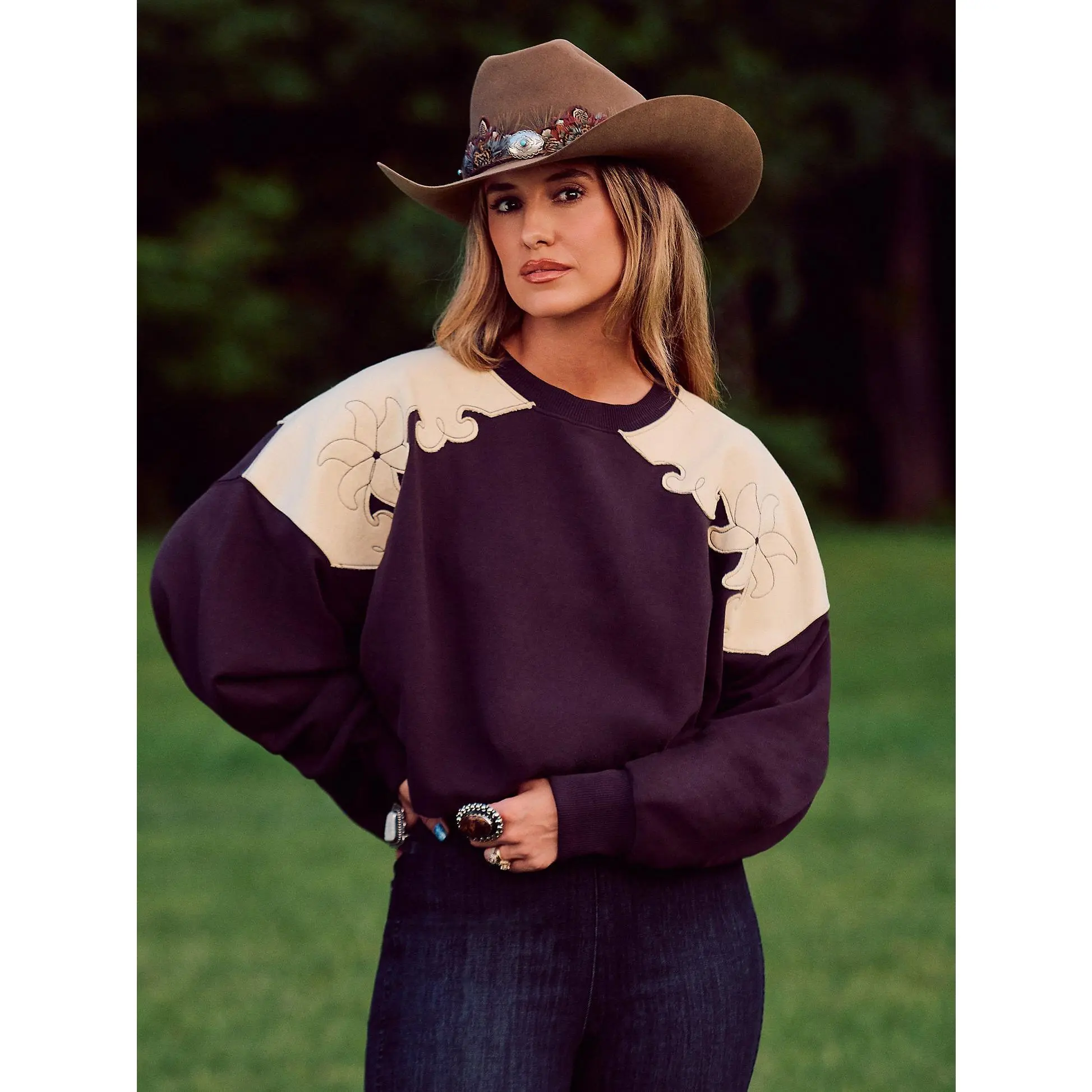 Wrangler Lainey Tooled Sweatshirt, Lady, Casual, Ribbed, Fit, Long Sleeve, Women, Cotton, Round Neck, Pullover, Relaxed Cut, No, Hoodie