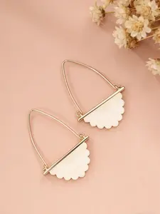 An exquisite vintage fan-shaped earring, suitable for daily wear, vacation dates, and other occasions, and also a delightful and delicate little gift.