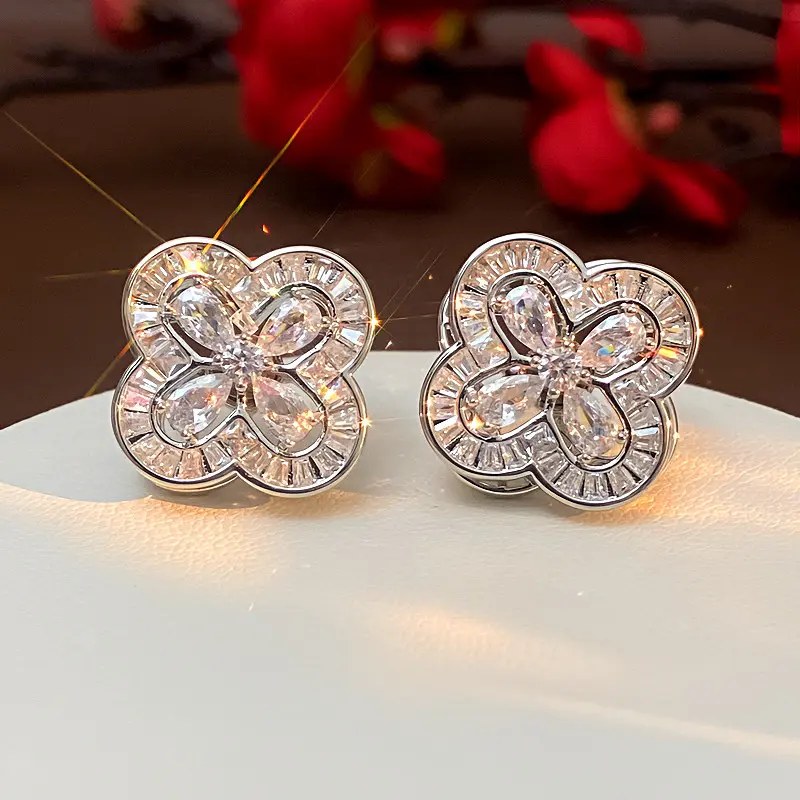 Women's Lightweight Leaf Clover Fidget Earrings, Finger-Touch Rotating Design, Good Luck Charm, Stress-Relief Daily Fashion Accessories Gift