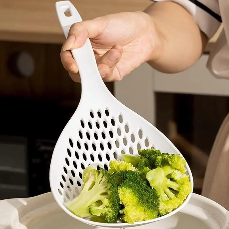Long Handle Colander Spoon, 1 Count Solid Color Slotted Spoon With Hanging Hole, Kitchen Cooking Tool, Summer for Gift Utensils