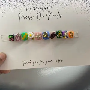 Short acrylic PRESSON nails