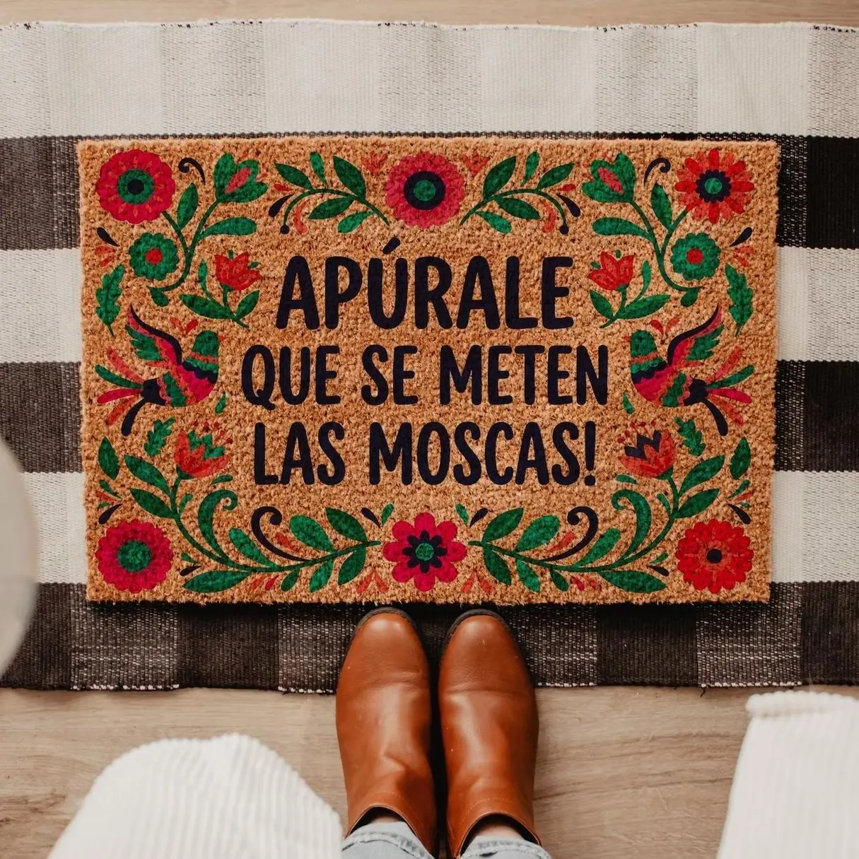 Apúrate Que Se Meten Las Moscas Doormat, Colorful Mexican Floral Welcome Mat, Spanish Housewarming Gift, Humorous Folk Art Home Entry Decor