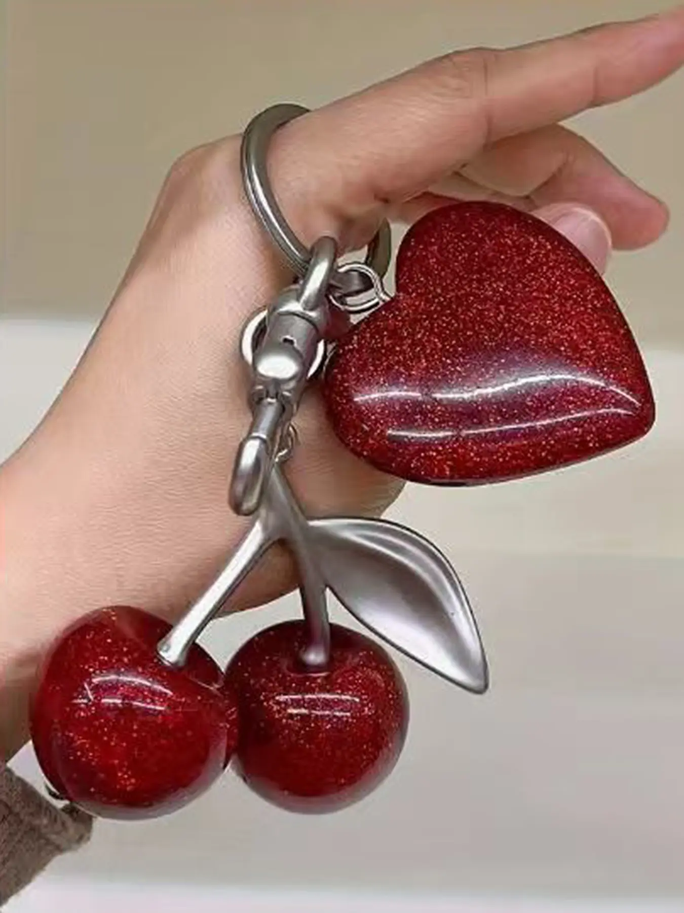 Glitter cherry heart keychain, Trendy Cute Keychain, metal link wine red pendant, metal accessories creative shape bag pendant, car keychain gift Cute Charms Keychain