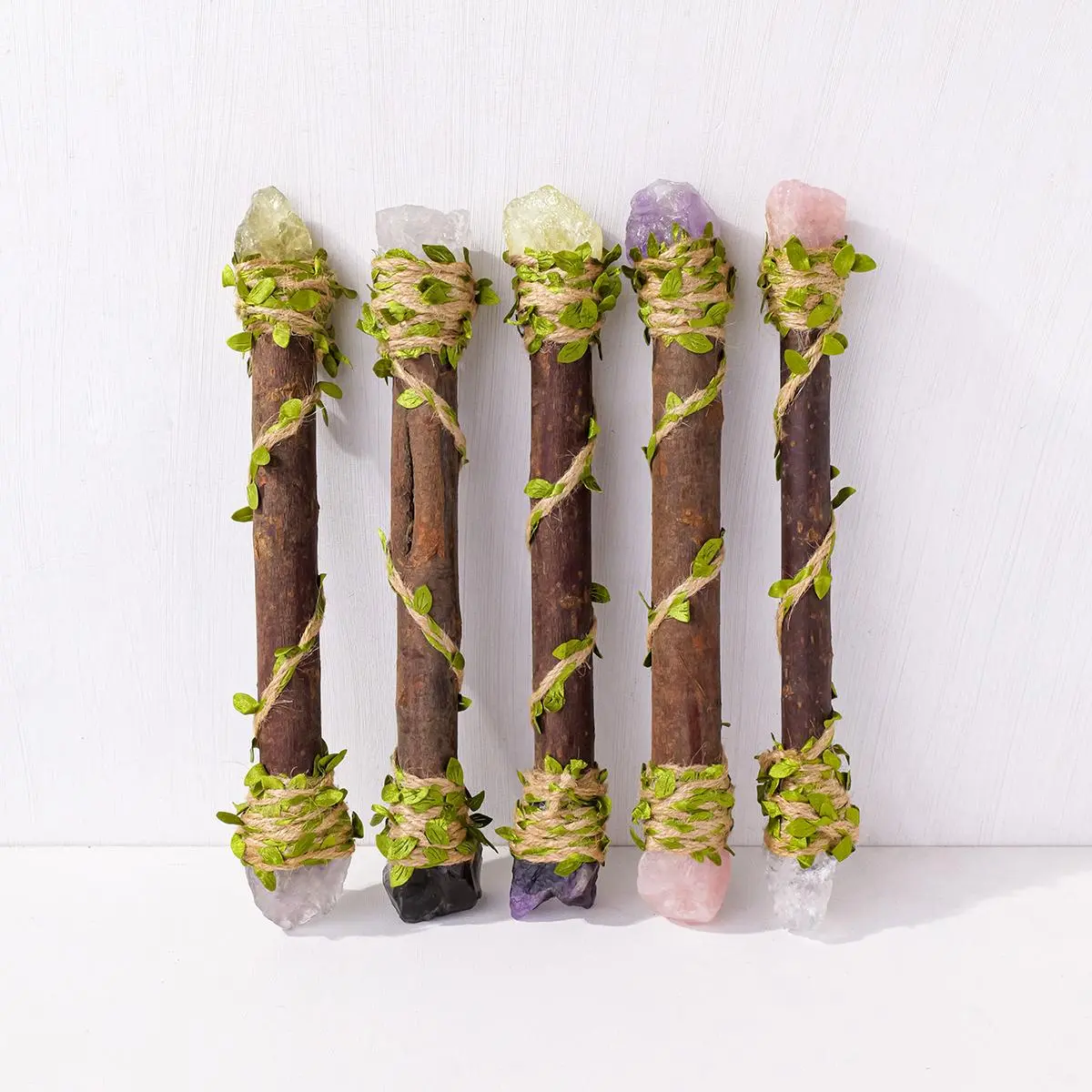 Natural Double-Headed Rough Stone Crystal Point Witch Wand, Crystal Scepter for Magic Energy Healing, Spirit Connection Gemstone Tool, Natural Stone Decor