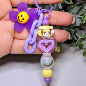 Acrylic Silicone Beaded Keychains with Flower Design Charm, Handmade Stylish Keychain, Practical Casual Fashion Accessory