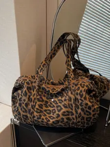 Vintage atmosphere exquisite large capacity tote bag, fashionable and casual personalized leopard print shoulder bag, lazy and loose fit, can accommodate clothes, hats, computers, suitable for short distance travel and commuting