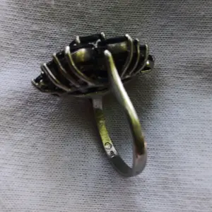 natural  saff.  lady's  silver ring.