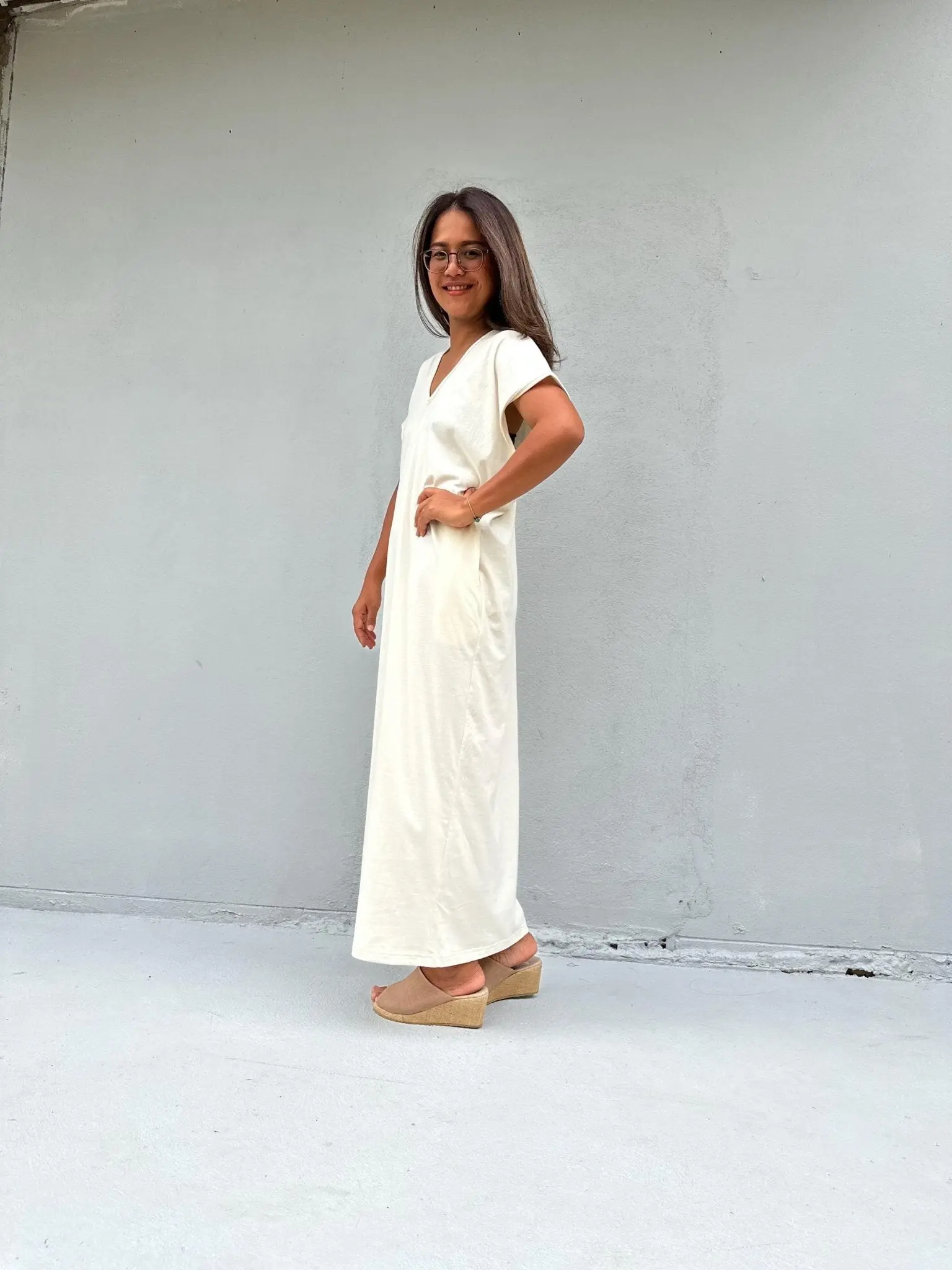 Alisa V-Neck Kaftan Dress for Petite Women in Natural Cream | High-Quality Jersey Cotton with a Smooth Hand & Structured Flow, Casual, Proportion, Belt, Versatility In One