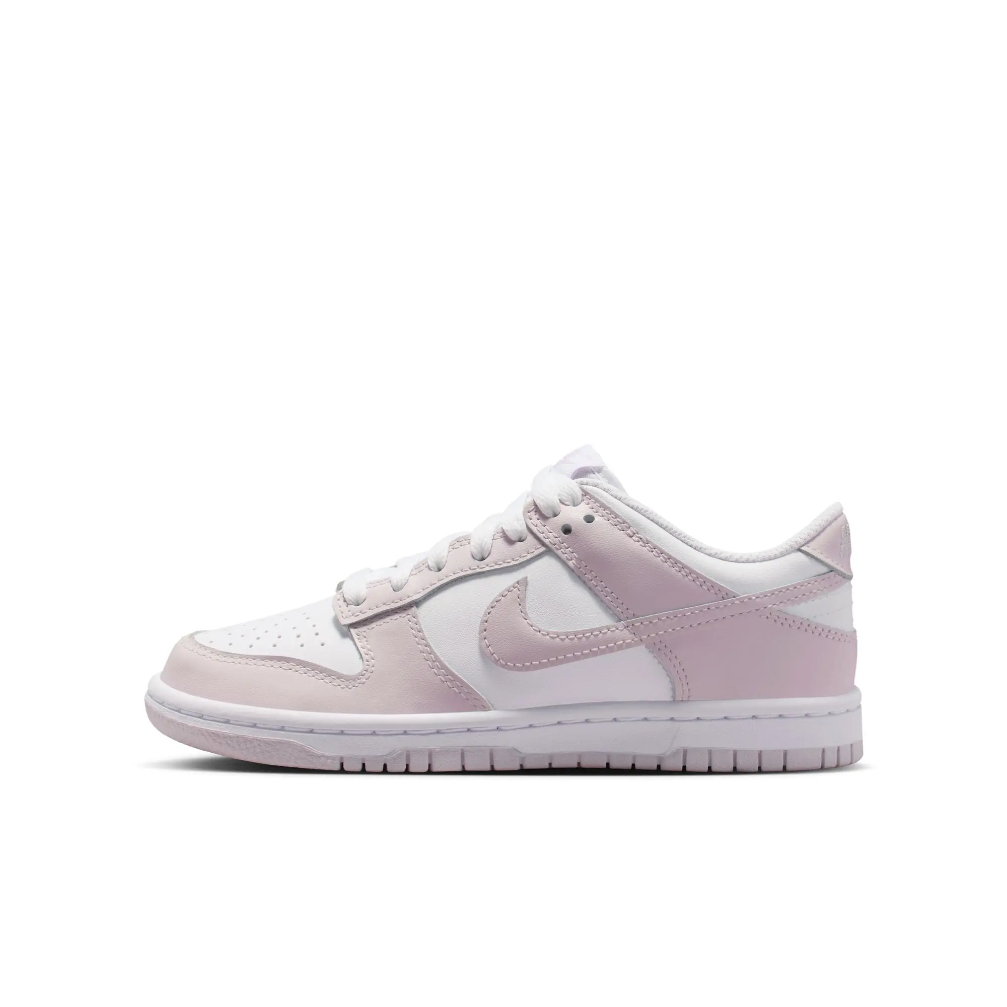 Nike Dunk Low Non-Adult Basketball Shoe - Sports Shoe with Durable Rubber Traction for Basketball Activities