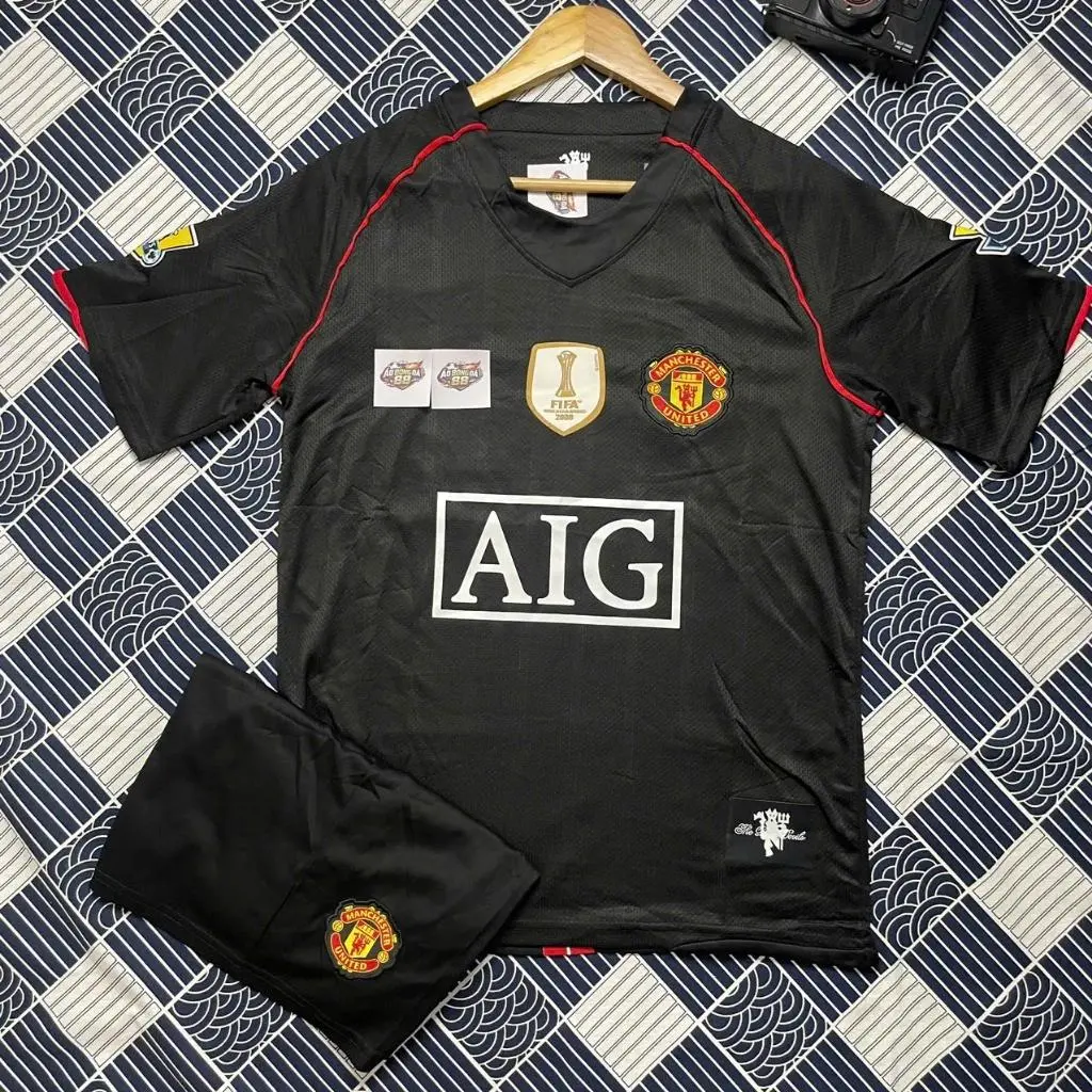 Black Retro Manchester United Club Kit