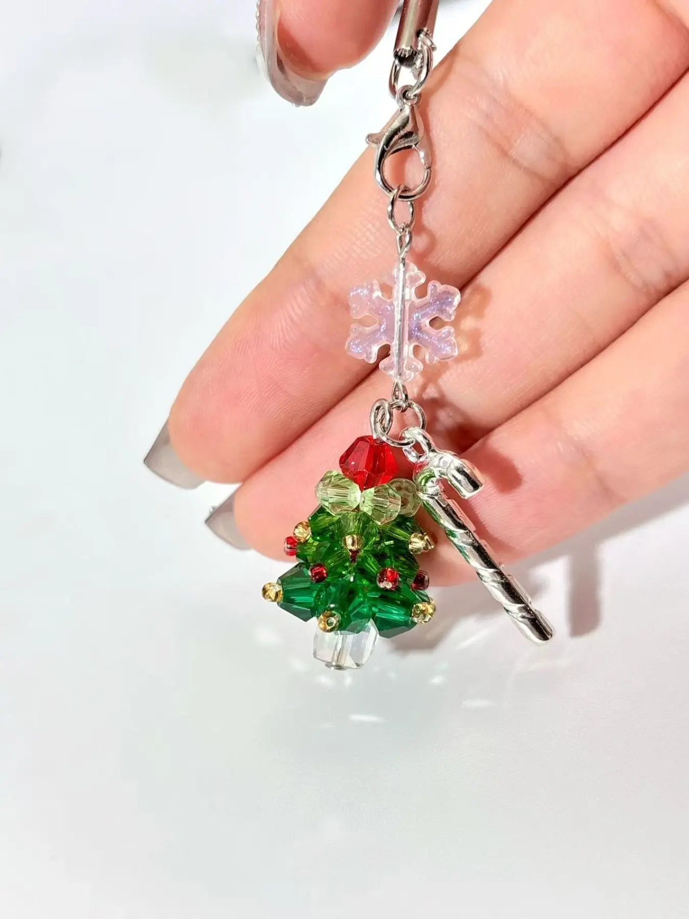 Christmas Tree Crystal Beaded Ornament, Transparent Snowflake Alloy Cane Bag Keychain Charm, Gift for Ccd U Disk Phone Kindle, Holiday Present, Keychain Pendant, Key Accessories, Keychain for Purse