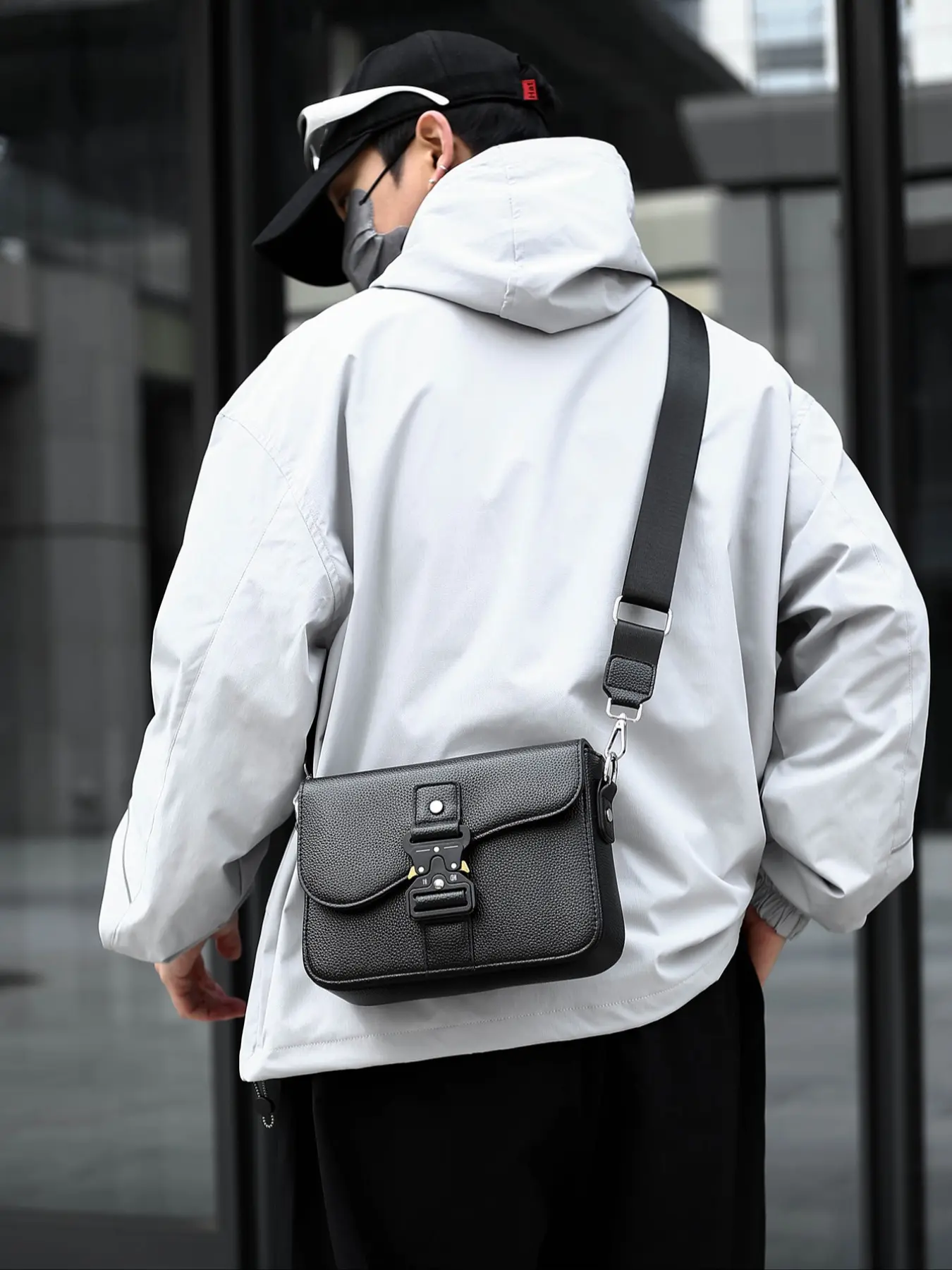 Men's PU Leather Crossbody Messenger Bag, Quick Release Buckle, Adjustable Strap, Casual Business Shoulder Bag for Work and Daily Use, Office Shoulder Bag, Casual Messenger Bags, Commuter Messenger Bag