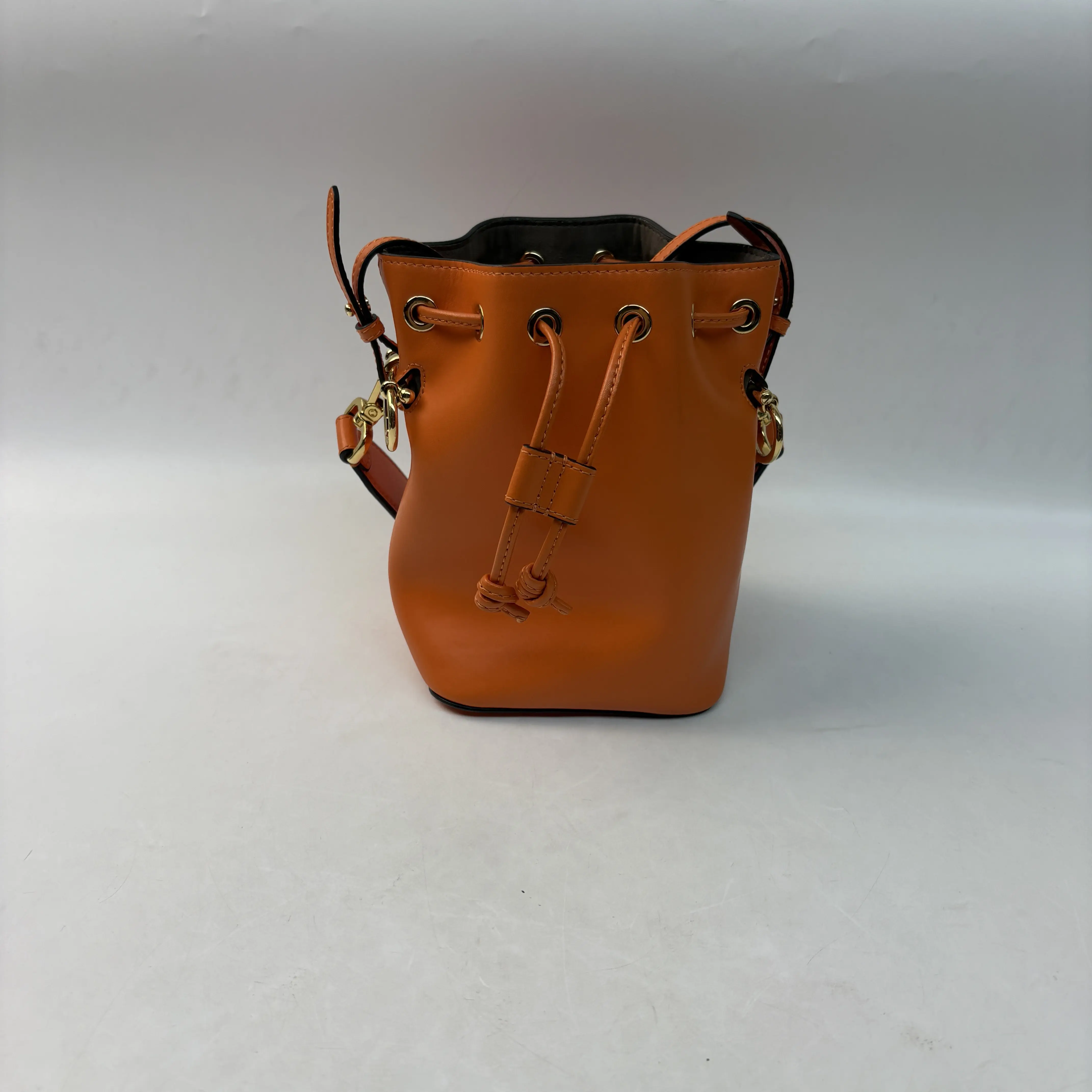 Pre-owned Calfskin Crossbody Bags Fendi Mon Tresor Bucket