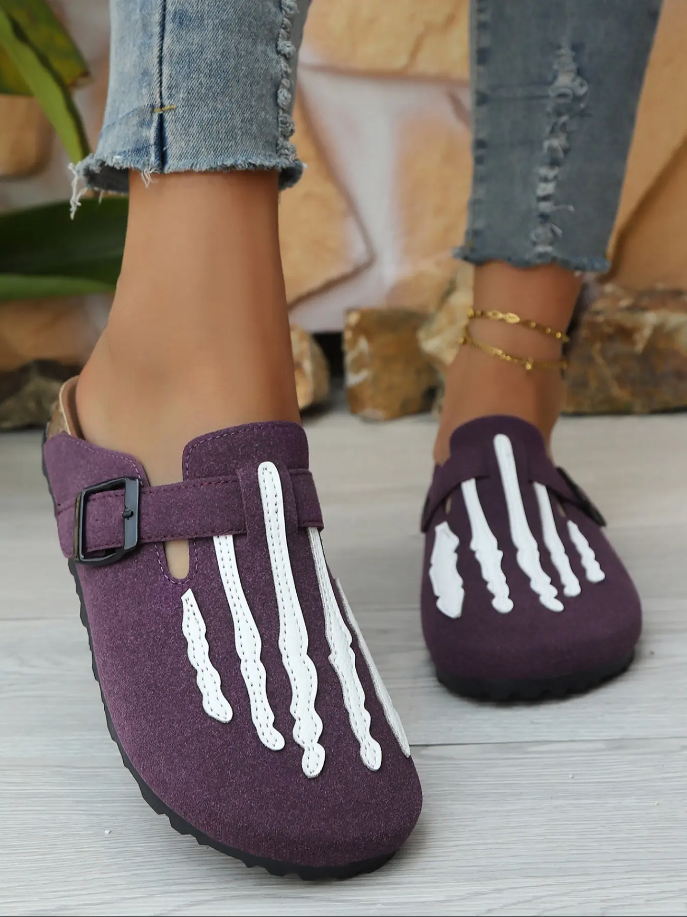 New Skull Hand Bone Pattern Sandals, Buckle Design Fashion Outdoor Wear Slippers, Slipper Shoes, Stylish Summer Footwear for Women, Trendy Casual Slippers, Rubber