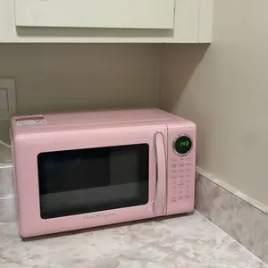 Nostalgia Retro 700W Microwave Oven – 0.7 Cu Ft Capacity