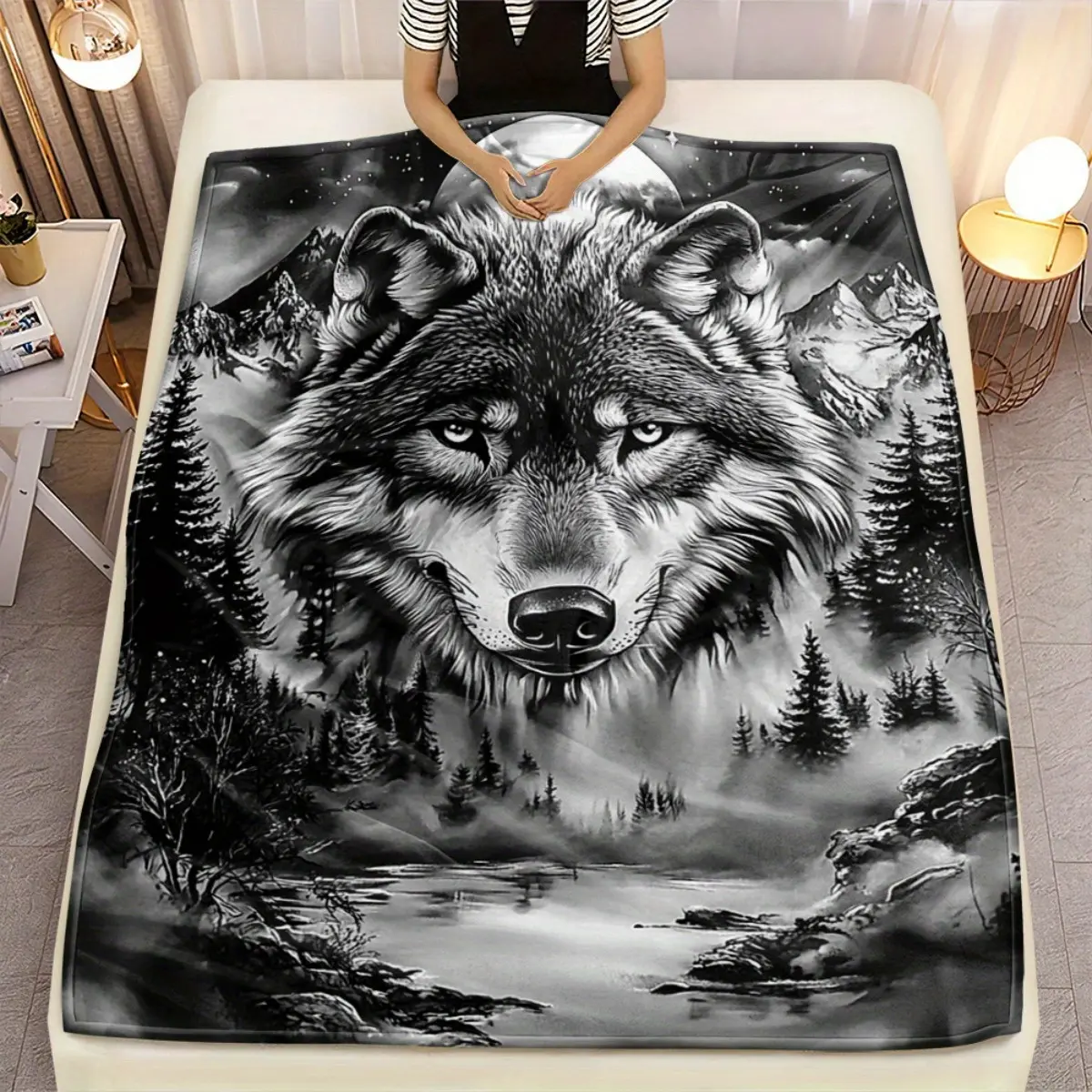 1Pc Wolf Howling At Moon & Northern Lights Flannel Blanket - Ultra-Soft Lightweight 30 to 39 in All-Season Throw - Black White Wildlife Glam Bedspread for Camping,Sofa - Perfect Christmas Valentine Gift for Wolf Lovers, Adults