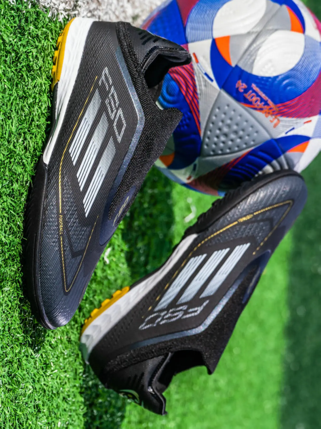 Professional Grade Laceless TF Turf Soccer Cleats Men Women High Traction Non-Slip Wear-Resistant Football Boots Lightweight Breathable for Adult Competition Training Soccer Shoes Sports Football Shoes