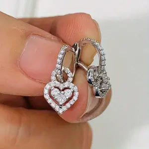 Elegant 925 Silver-Plated Heart-Shaped Synthetic Zirconia Drop Earrings Dazzling Fashion Accessories for Women Ideal for Casual Attire and Party Nights