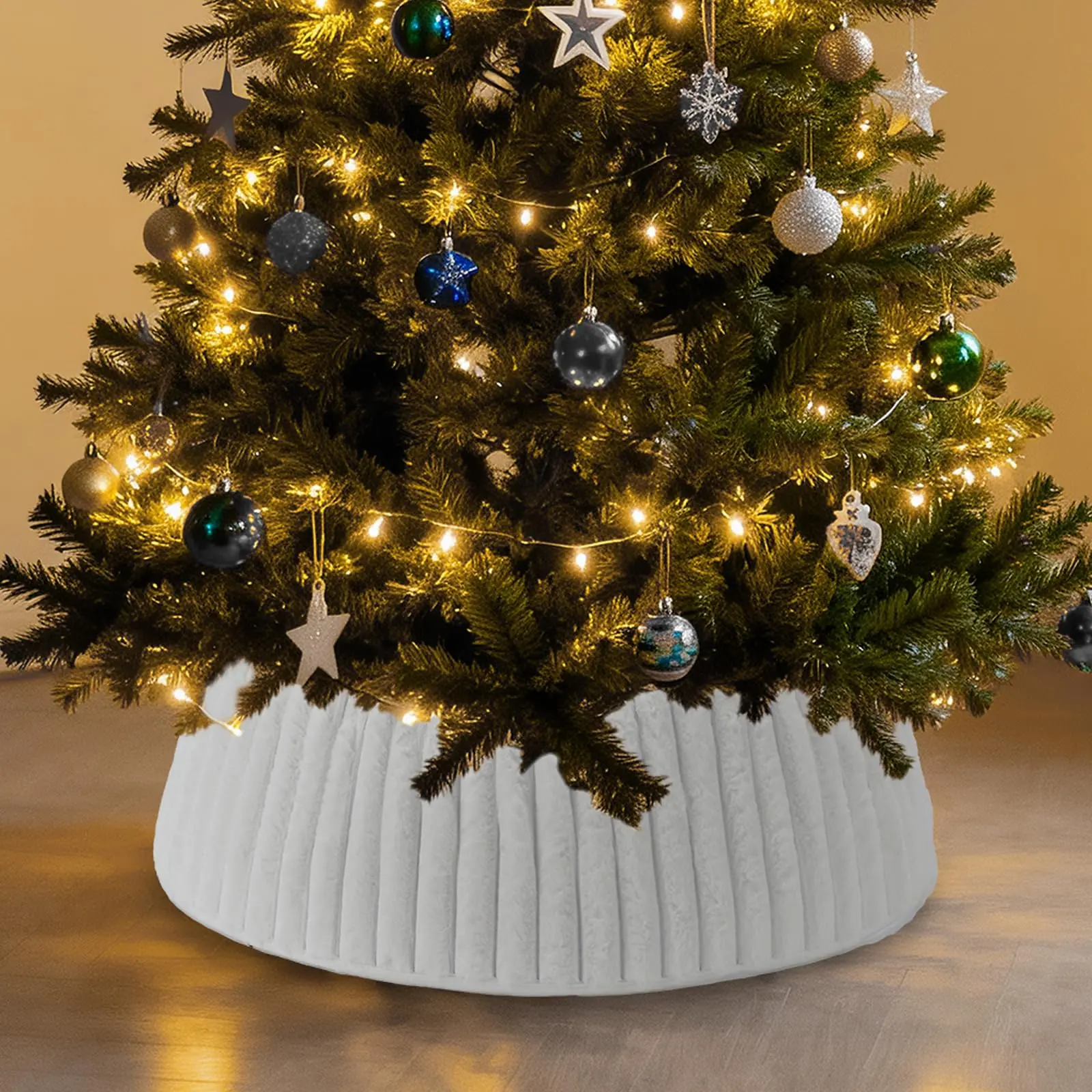 GAOMON Classic White Luxury Fur Christmas Tree Collar - Adjustable 23"-28" Stripe Texture Foldable Base Cover Ring with Clips, Reusable Family-Friendly Hook-and-Loop Easy Setup & Storage for Xmas Party Lobbies Decor