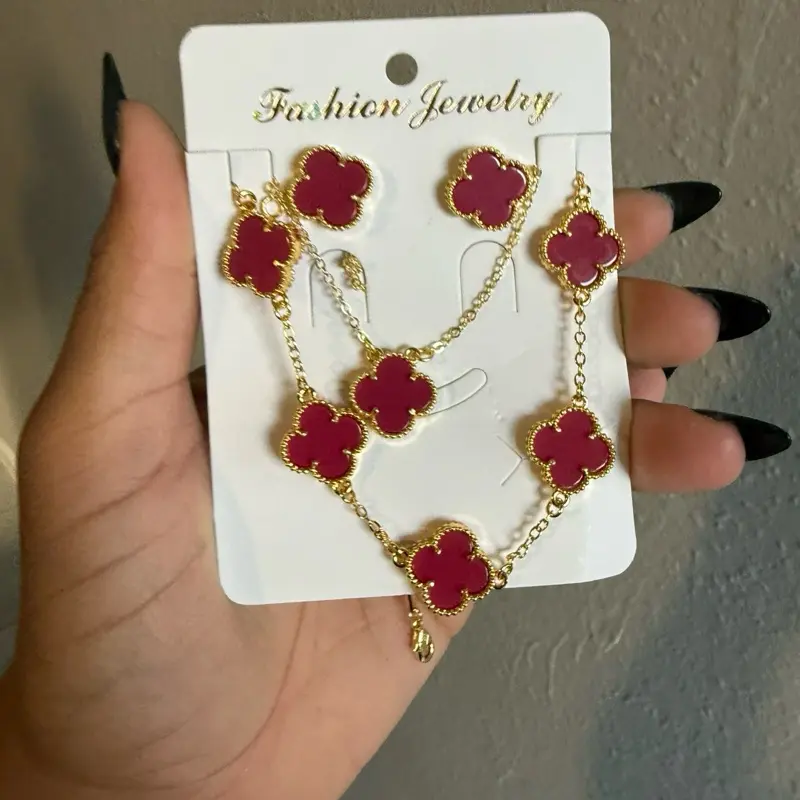 Laminated gold clover set. Laminated gold clover set.